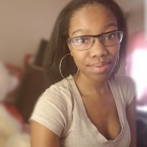 Meet your Posher, Monique